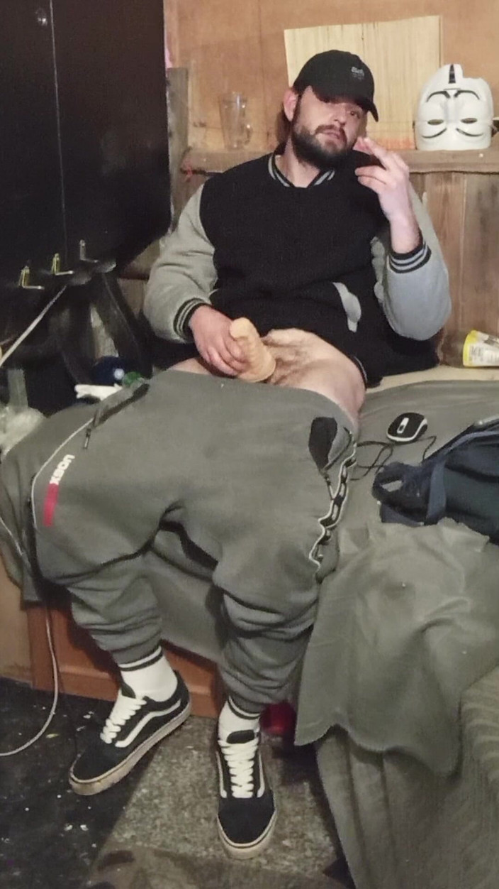 jerkofflover: Corrida En El Lugar Donde Voy a Masturbarme Y Además...