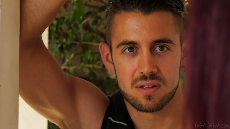 Devils TGirls: Khloe kay viene sensualmente inculata dal fidanzato del suo fusto