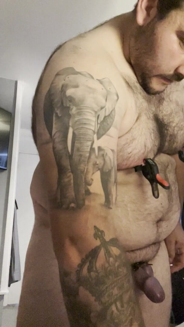 Shaun Cbt: Cazzo e palle diventano viola in bondage con pinze estreme...