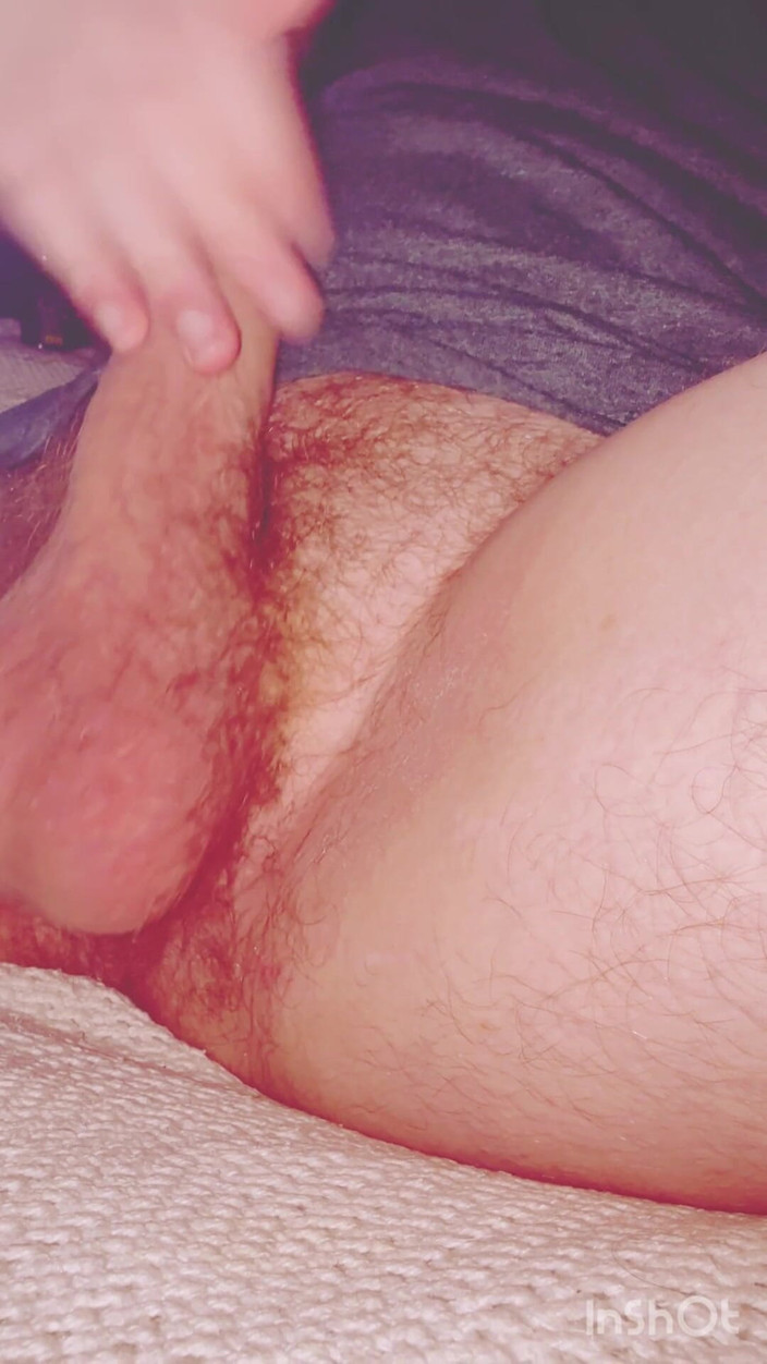 GayMITwink: Twink gay che gioca con il cazzo e le palle
