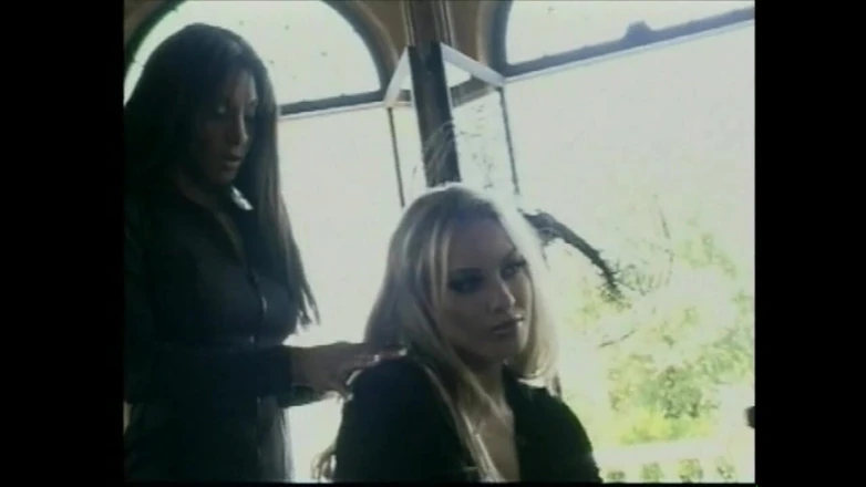 Vintage megastore: Masturbação e lambida de buceta entre duas lindas meninas lésbicas...