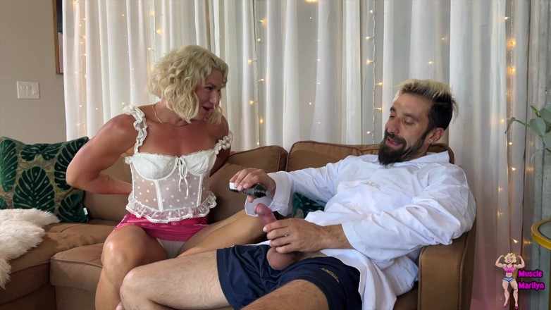 Muscle Marilyn: Foot Worship