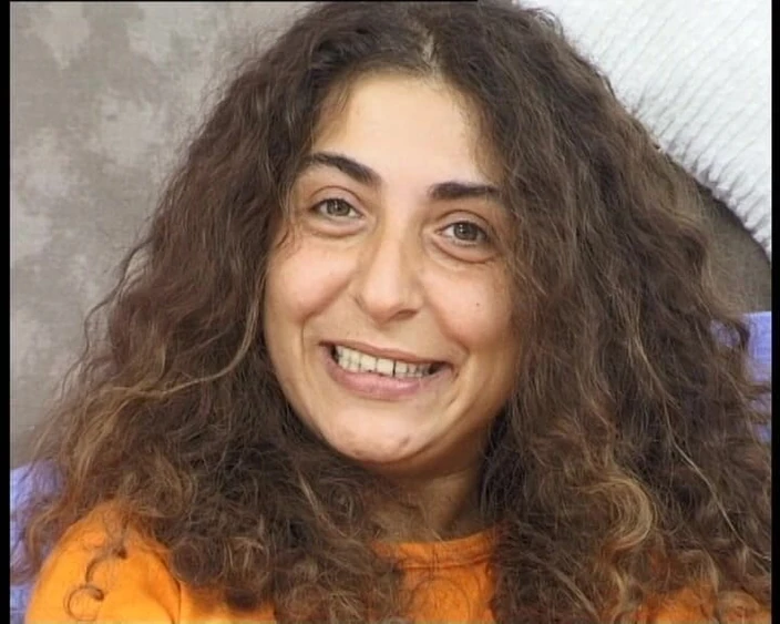 YOUR FIRST PORN: Romy Rasiert Muschi Und Liebt Didospiele Romy Holí si kundičku...