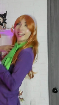 Cosplay Puv Daphne Burp Challenge with Scooby Taser