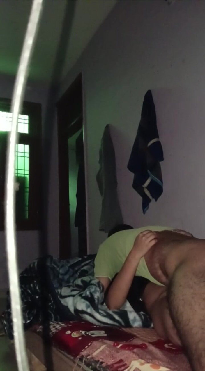 Rishi: 我不想租房，只是解渴我的阴户，我渴望它很久了，请满足我阴户的饥渴。