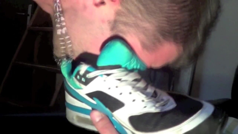 Sneaker gay: French twink submissed to the feet of Tony