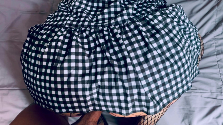 More Candy: Nem mesmo um vestido longo pode esconder essa bunda grande