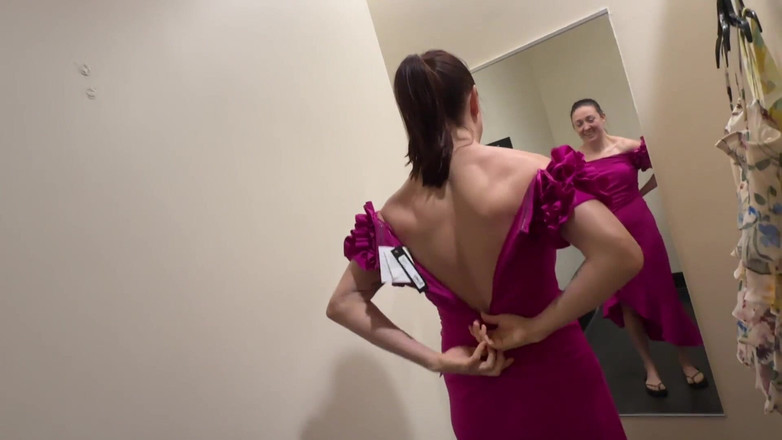 Bigmax8inch: Pamer badan di ruang ganti pribadi mall