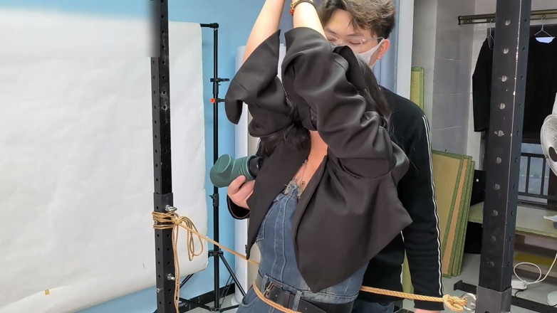 Asian bondage: My Girlfriend Is Fixed to a Metal Stand, Tickling Her