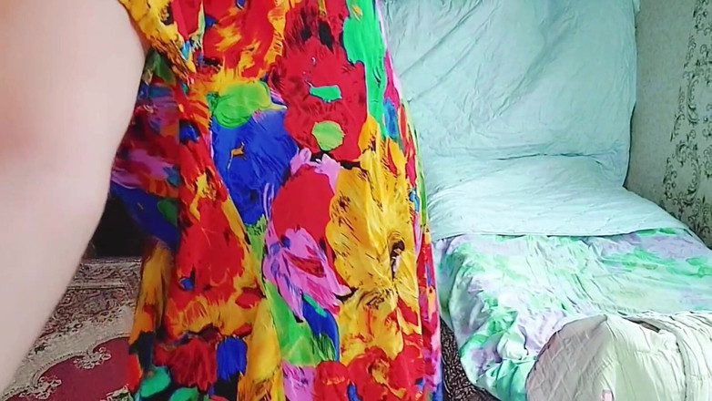 Kitty_Cross: 침대에서 자이언트 롤리팝과 포즈를 취하는 사랑스러운 Sissy