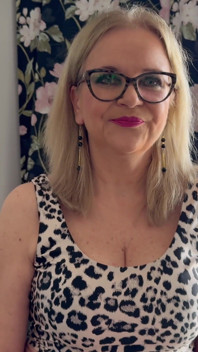 O nouă vecină doamna se prezintă