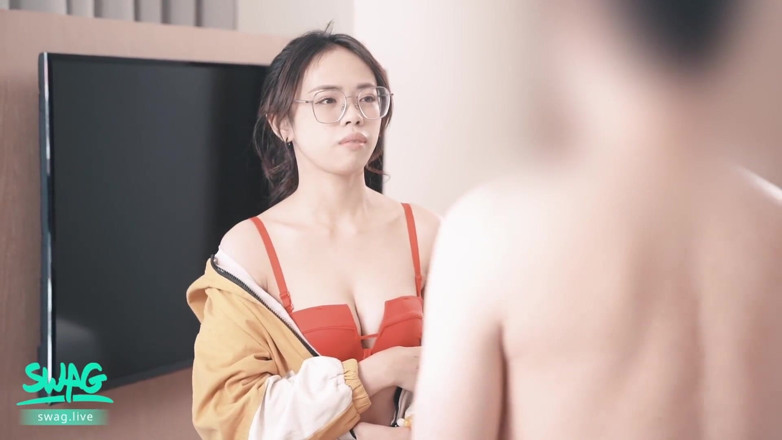 SWAG.live: Geiles liefermädchen von asiatischem brocken gefickt