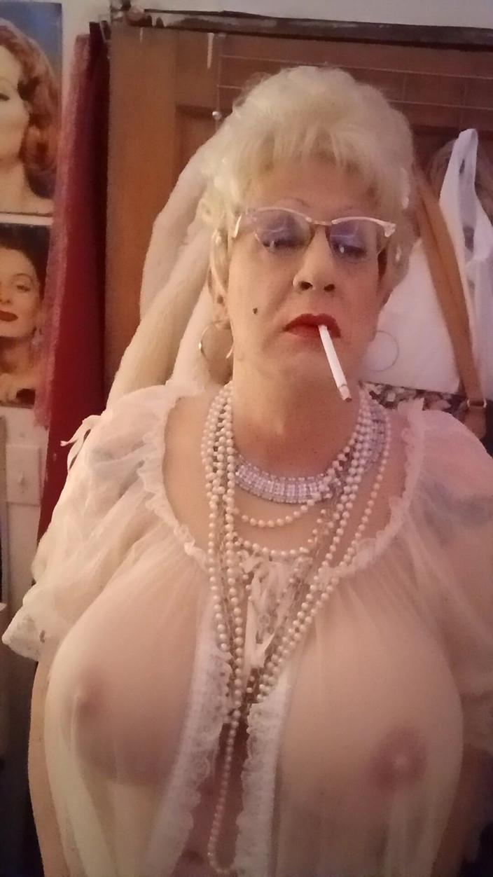 Mshollbrook: Warme Nächte in dessous