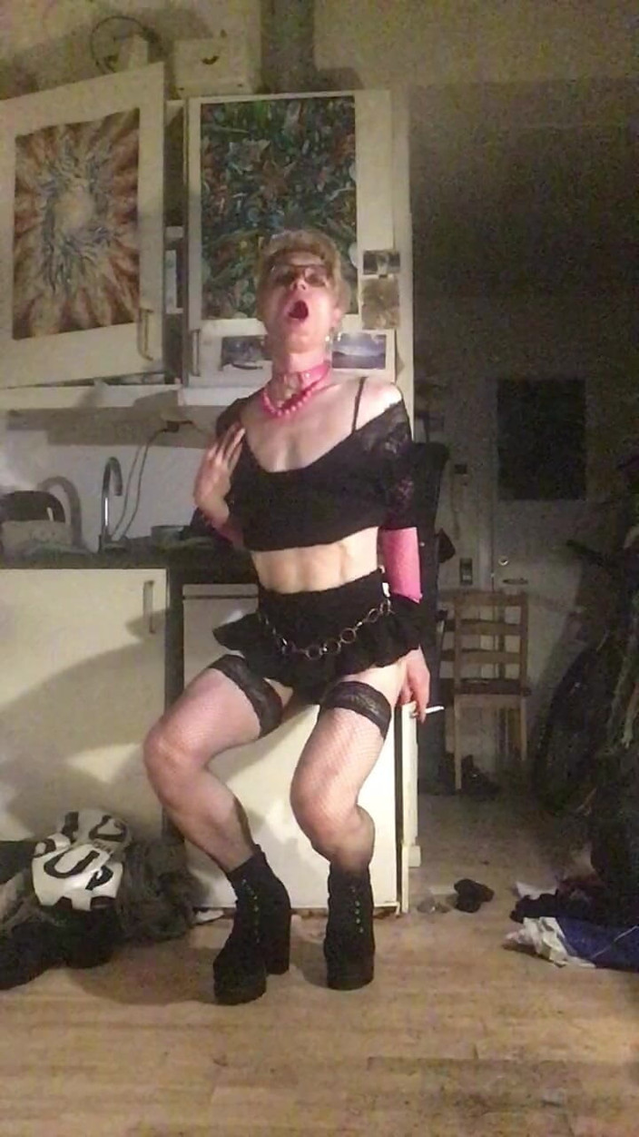 Sissy Cindy Slut: 娘娘腔婊子杰斯布林奇！性感时间！