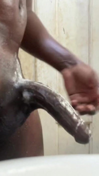 Militare ragazza bbc si masturba in bagno parte 2