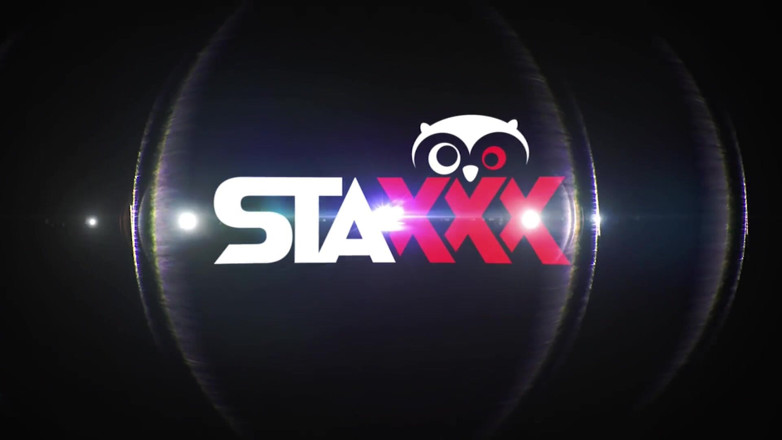 Staxxx: Une Asiatique fait un massage sexuel