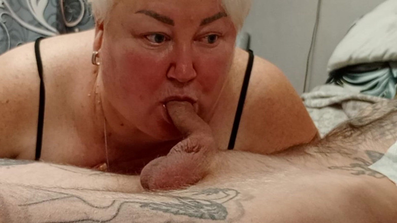 Zona901: 对于我的继母来说，我的鸡巴是一个充满精液的糖果