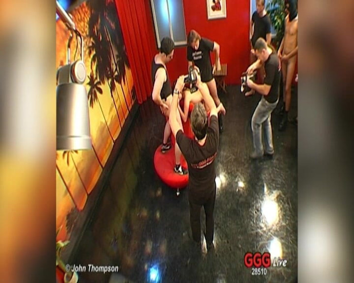 Best Amateur Sex: Adina Recebe Seu Rosto Encharcado De Porra Durante Bukkake Ao...