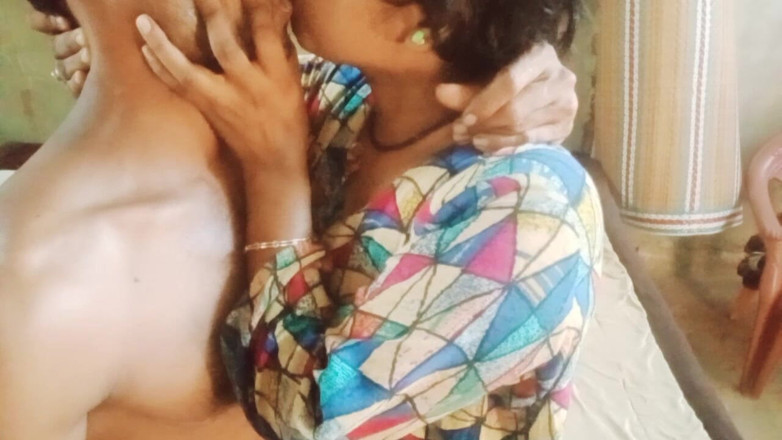 Shunderali: नौकरानी और दोस्त चुदा चुड़ी