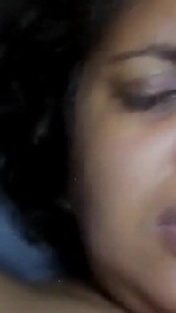 Réel, une MILF desi indienne se touche la chatte, entraînement complet