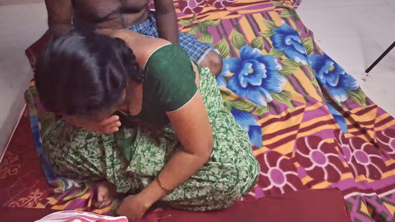 Sexy sindu: गोल-मटोल सिंदु भाभी ने मेरे साथ घर पर सेक्स किया