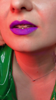 ASMR taquine lentement le rouge à lèvres