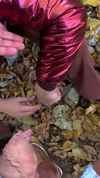 Fetish 316 nyepong kontol di luar ruangan yang berisiko di pinggir danau merah