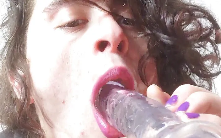Sara B: Dildo blowjob Sara Nb