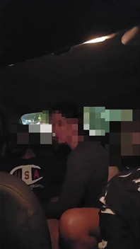 Bir erkek buldum, aldatılmış adamın önünde beni seviştirdi