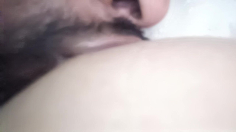 Catchybusty: 丰满的乳白色把你逼疯了