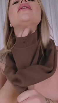 Curvilínea meia-irmã fistfuck todos os seus buracos molhados
