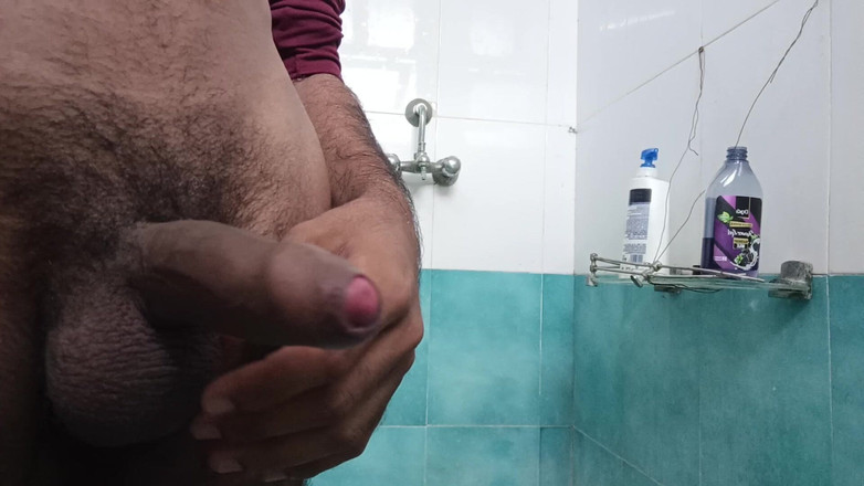 Brijesh 270: Joven usando un baño, o imágenes y videos de chicos...