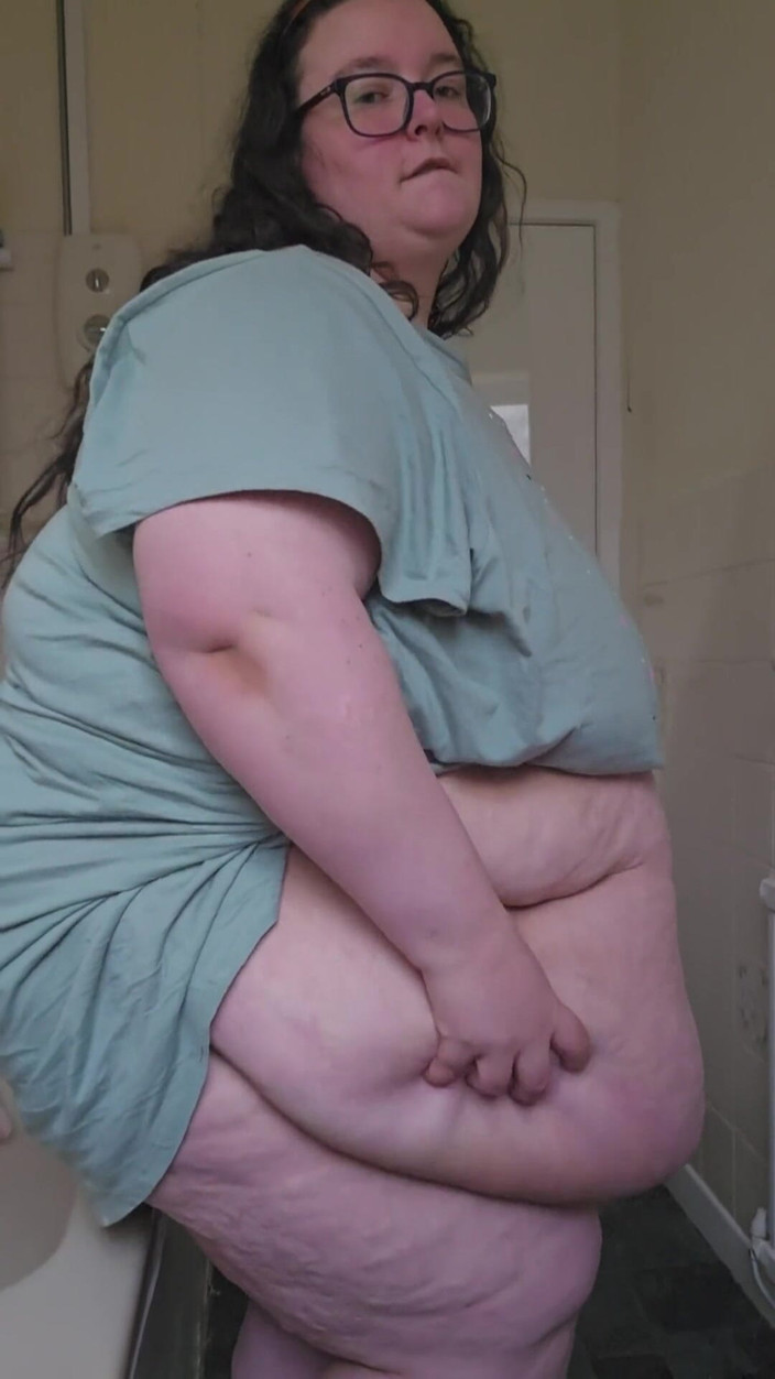 SSBBWLadyBrads: Joc cu burta la baie cu zeița