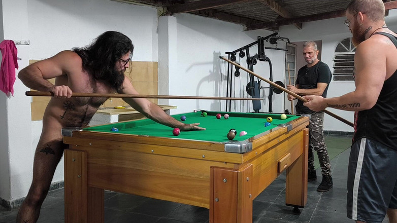 carmonaoficial: 친구들과 놀다가 벌거벗고