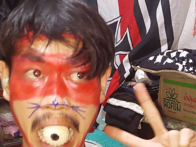 Gromoy (Clown likes to play with colors)