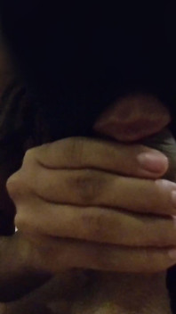Mi ha scopato forte e mi ha fatto bere il suo sperma