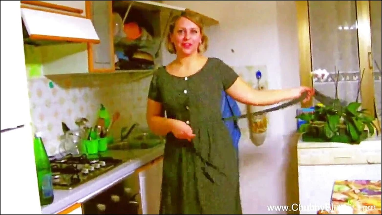 Chubby Blondy: Пухлая шлюшка любит вкус sprem