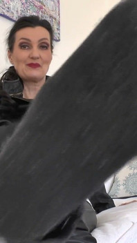 ถุงเท้าเหม็นๆ ในตอนบ่าย Lady Victoria Valente