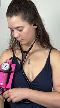 Braço bp manual com áudio no vestido