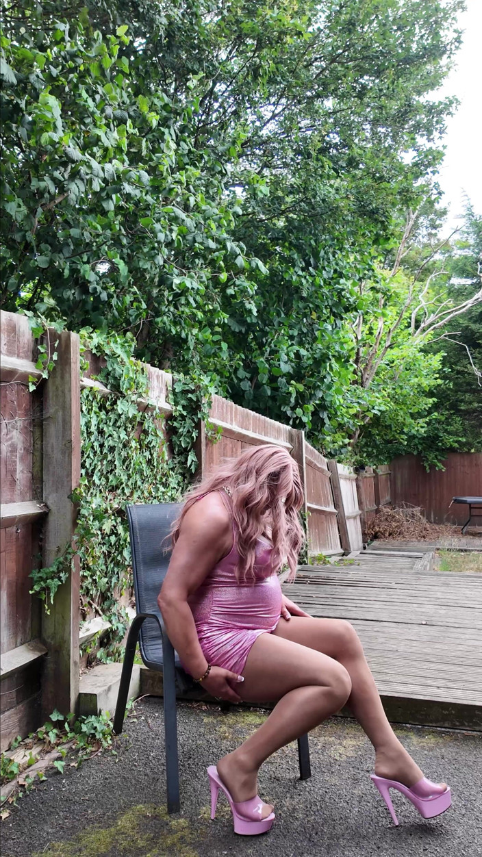 Kellycd2022: Sexy Crossdresser Kellycd2022 in My Pink Shiny Dress Sexy Seamless...