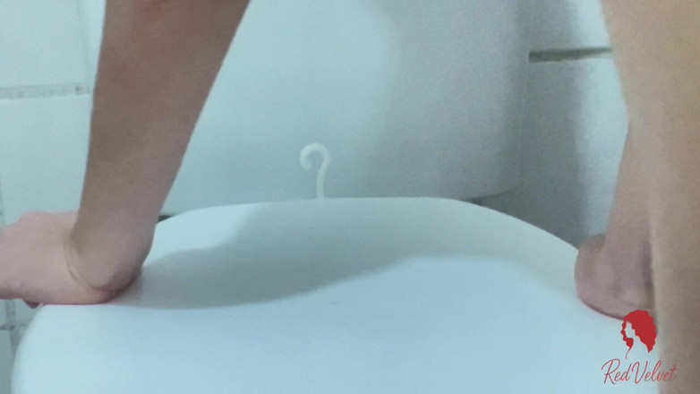 Red Velvet Noir: 我的阴户流了很多口水与饥渴