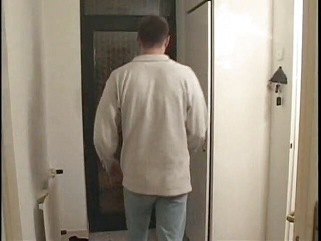 Gangbang Whores: ブロンドの甘いダブル浸透とぶっかけfacialized