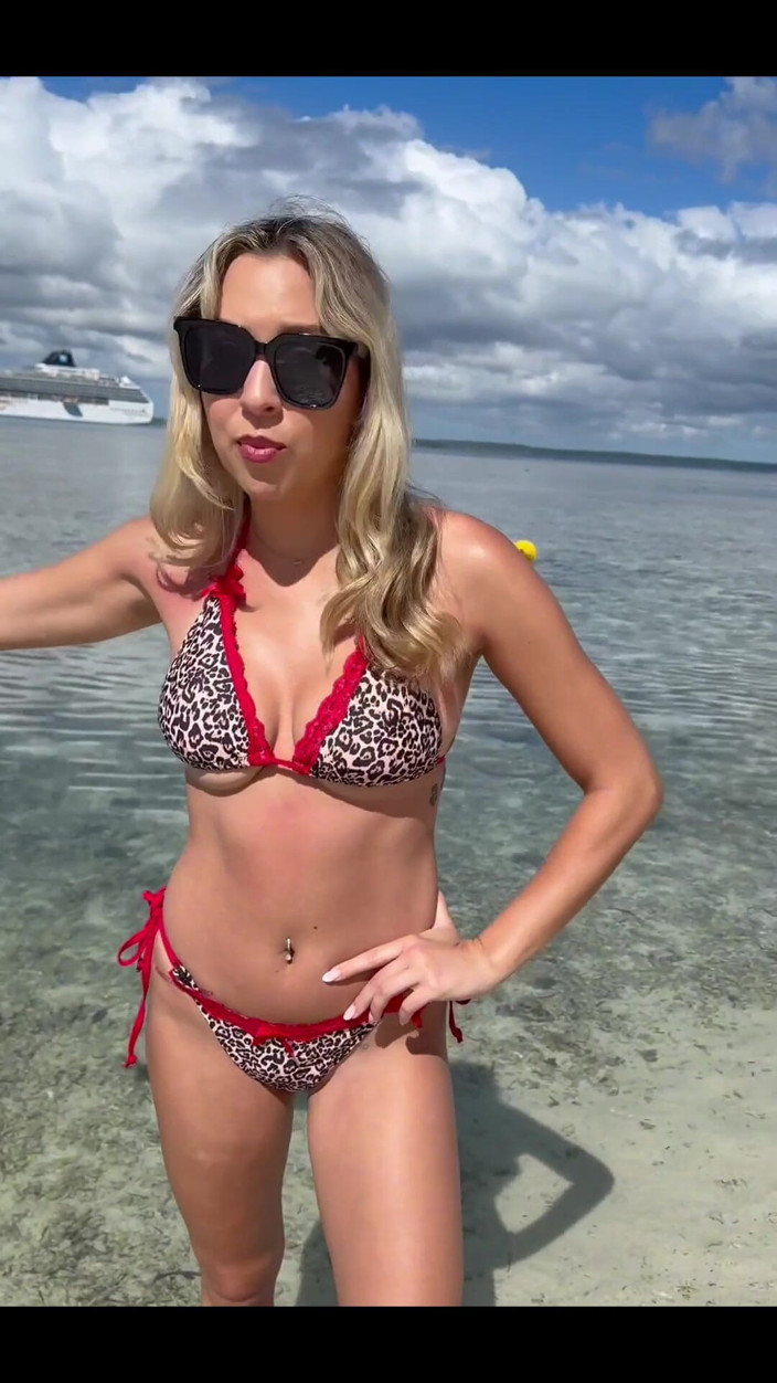 Tiffstreatsxoxo: The Slave That I Brought on This Trip Seriously