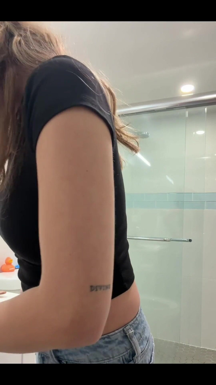 Tiffstreatsxoxo: Quick Pee Video