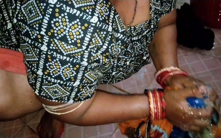 Hot bhabi: インディアン・ビレッジ・ハウスワイフ