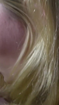 Donnona Bionda Tedesca Gode Di Sesso Selvaggio Sul Divano