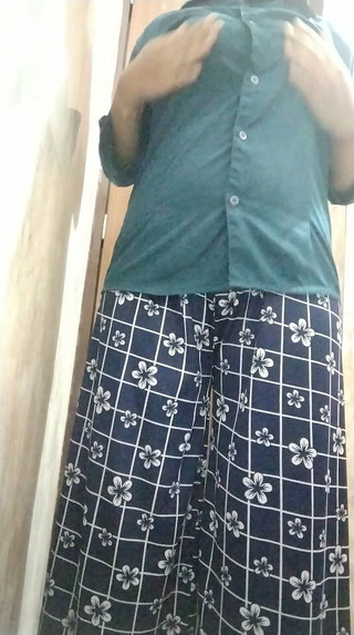 Riyathakur: 人妻在印度手淫精油按摩