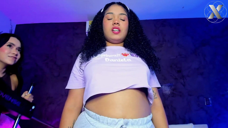 Lesbian Friends: Vagina blowjob sampai mengerang dengan senang hati