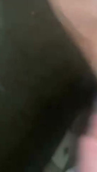 Un Homme Masturbe Sa Grosse Bite Noire