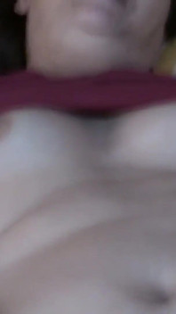 Hermanastro lame mi coño peludo y se corre en mi coño, gran polla y semen completo